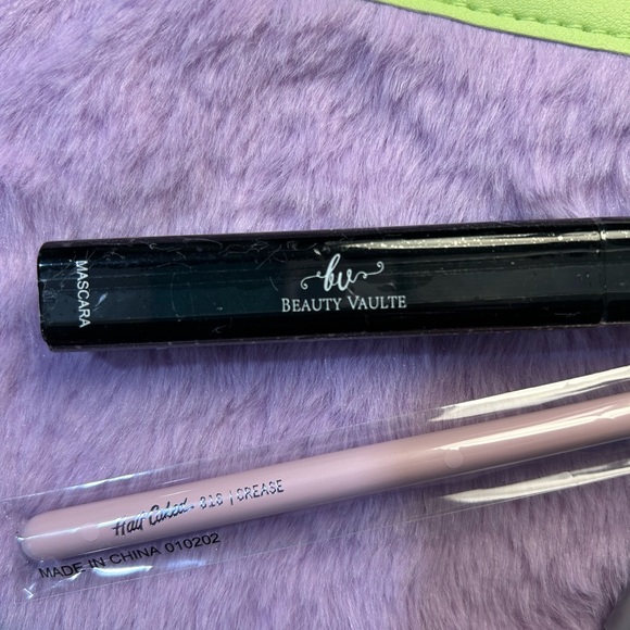Stocking stuffer!! Ipsy Bundle -lavender faux fur makeup bag and 5 goodies - Picture 4 of 7